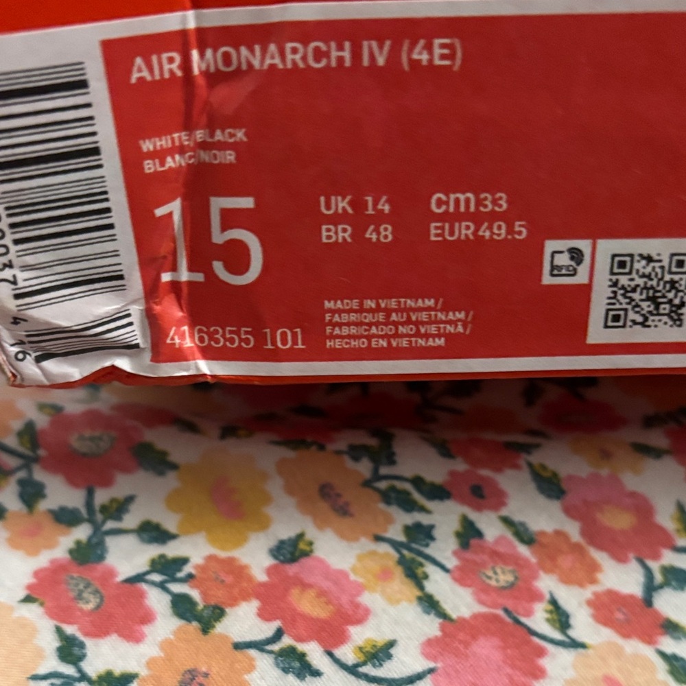Nike Air Monarch IV Black and White with Red Accents - Picture 4 of 4